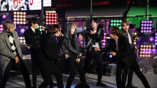 Bizonyos kor fölött már nem lehet érteni: 18 millióan nézték a katonaságból visszatérő fiúbandát