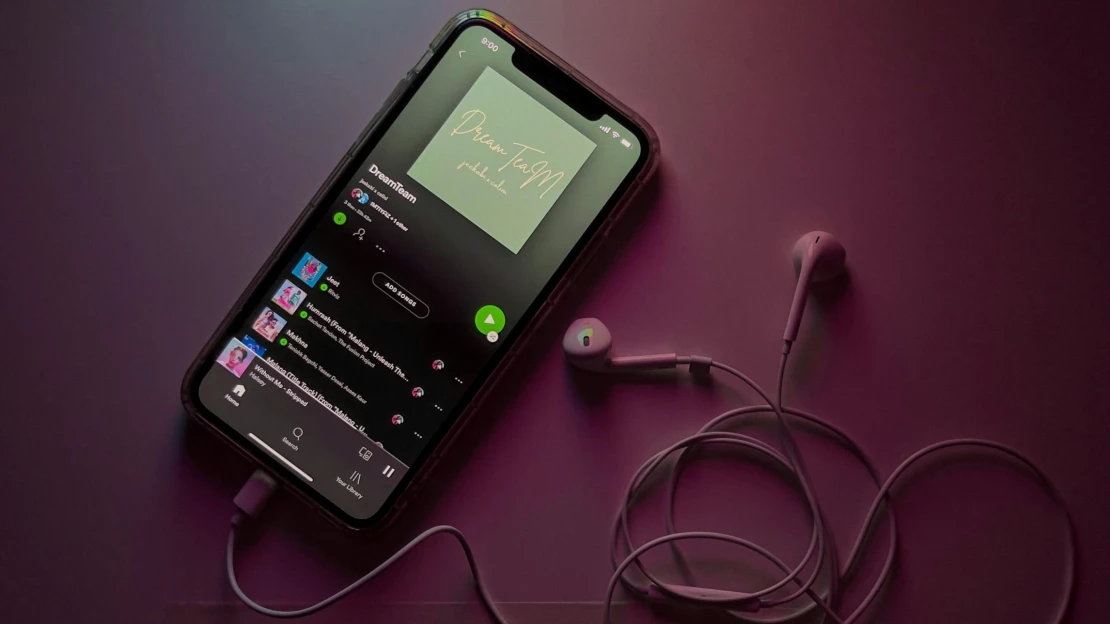 A mesterséges intelligenciára tette zsetonjai nagy részét a Spotify, nemsokára a ChatGPT rakhatja össze a lejátszási listáidat