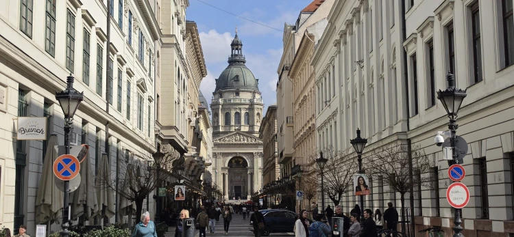 Kezünkben az év legkülönlegesebb telefonja_3