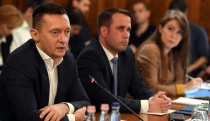 Rogánt cáfolják a nyilvánosságra került minisztériumi levelezések – így ugráltatták a tárcákat