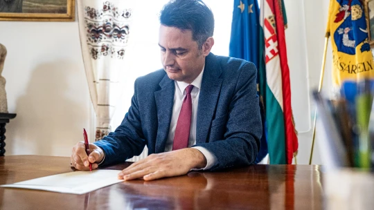 „Nehogy Tiborczékhoz kerüljön a 263 milliónk!” – egy magyar település nem utalja el a szolidaritási adót