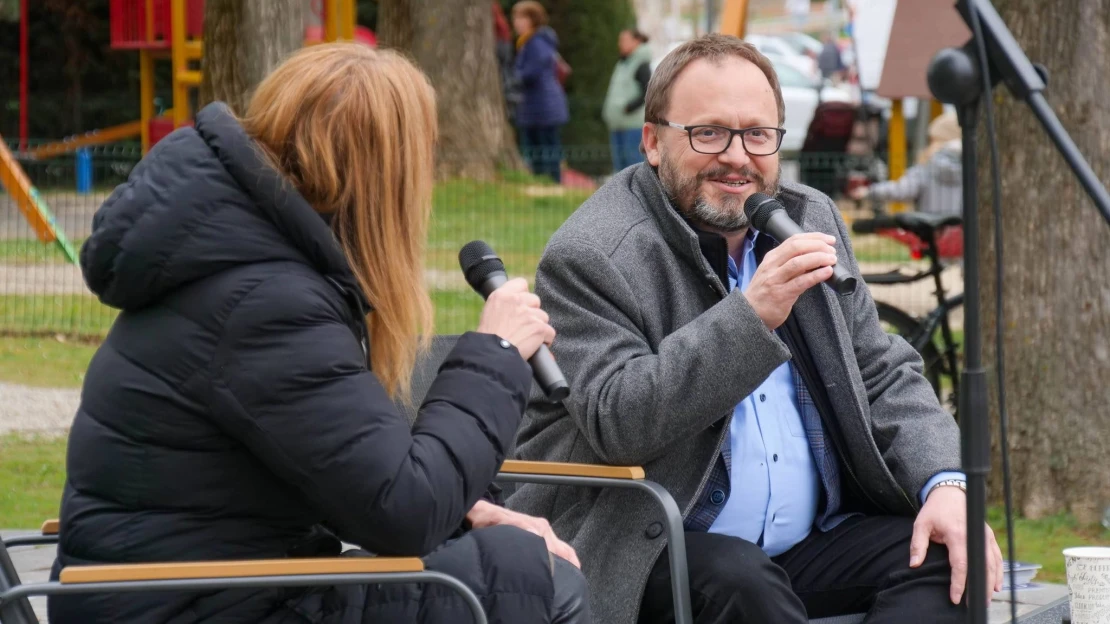 A Tisza-kormány leendő pénzügyminisztere: egyelőre maradnak az árrésstopok, de dolgoznak a kivezetésükön