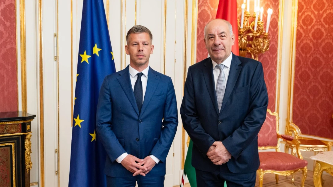 Történelmi fotó: Magyar Péter és Sulyok Tamás együtt pózolt, és nem csak az derült ki, hogy ki lesz felkérve kormányalakításra