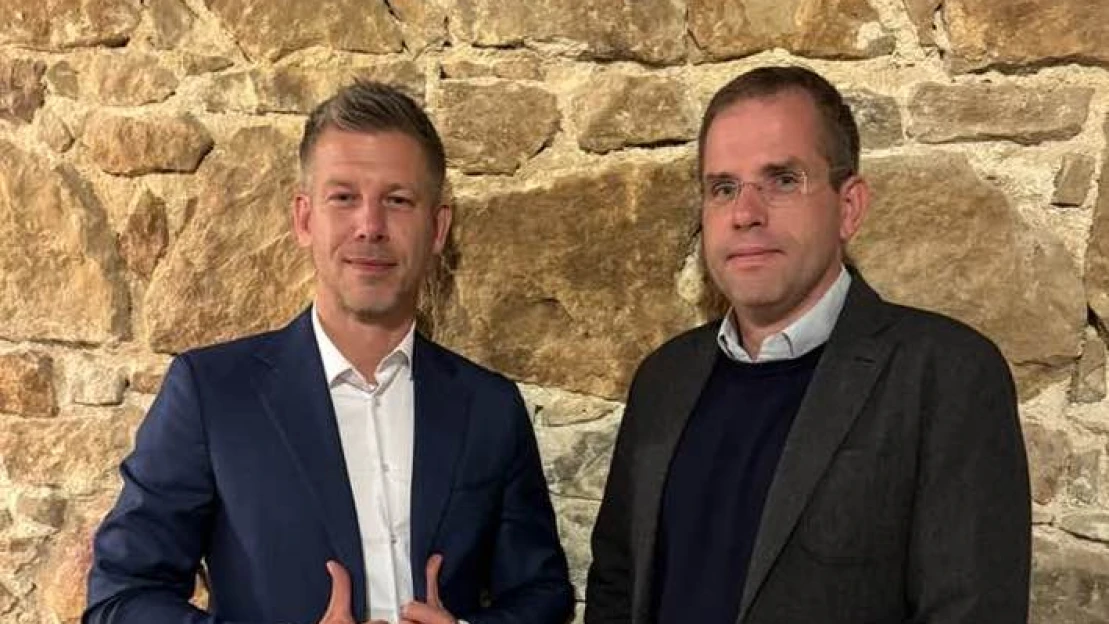 Mindig azt kereste, ki az, aki képes felborítani az asztalt – amíg azt nem mondták, borítsa ő. Ruff Bálint útja a hatalomig