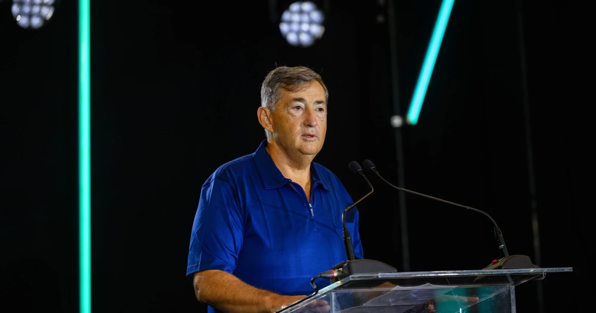 Számlák leürítve, munkálatok félbehagyva. Ez történik Mészáros Lőrinc cégénél