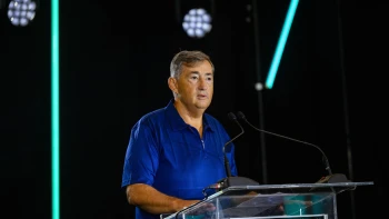 Számlák leürítve, munkálatok félbehagyva. Ez történik Mészáros Lőrinc cégénél