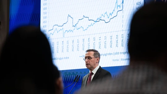 Sajtótájékoztatót tartott a kamatdöntésről Varga Mihály, mire erős menetelésbe kezdett a forint. Mutatjuk, miket mondott