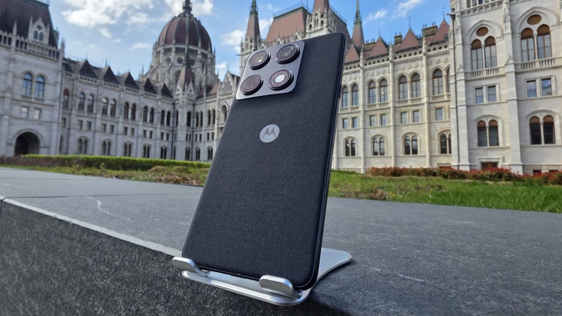 Szokatlan irányba nyit a mobilok ősanyja: AI-nyaklánc foglalná össze a megbeszéléseinket