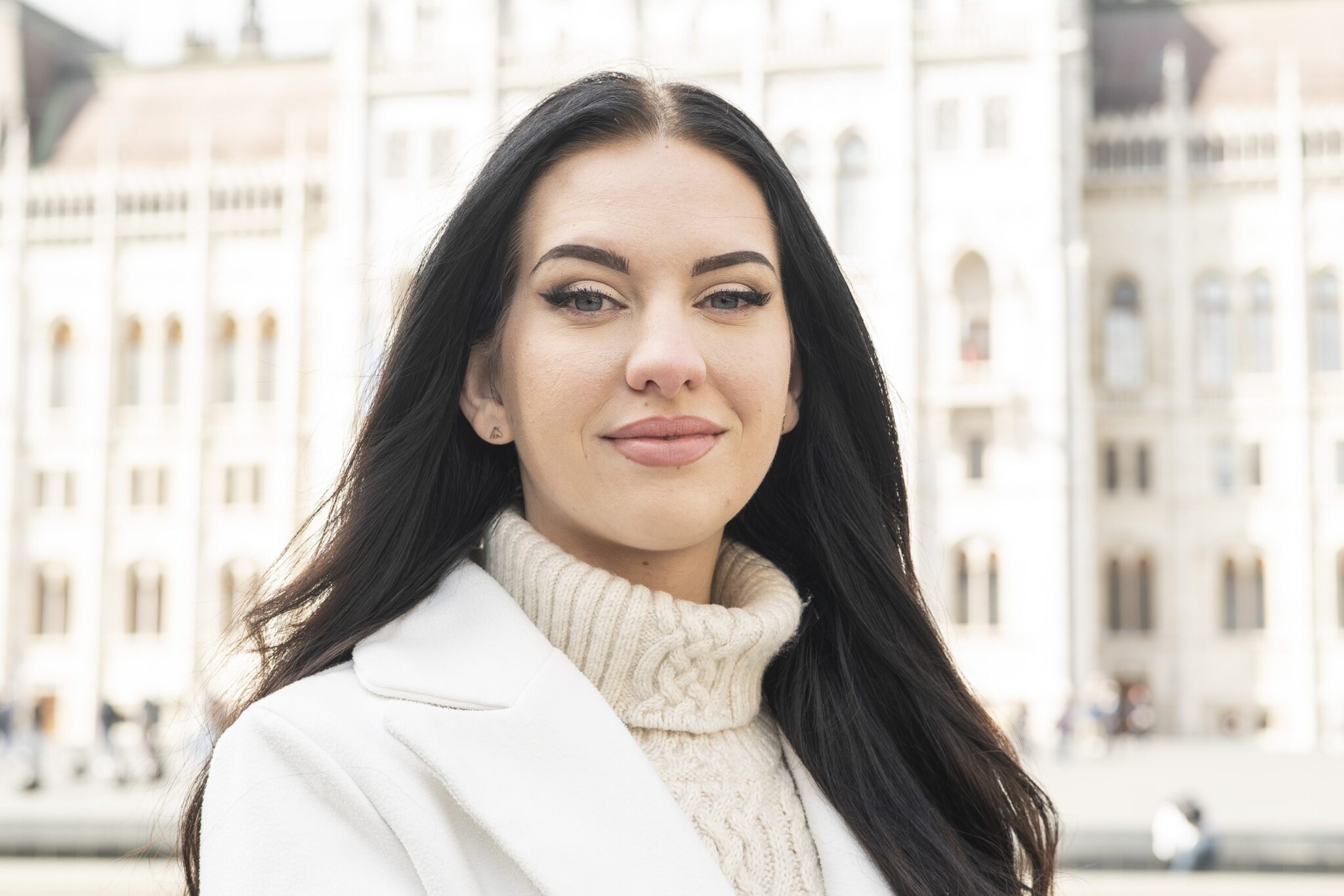 „Tudom, hogy sok munkahely van, ahol ezt nem lehet megtenni” – Kitti másokat is képviselve mondja el véleményét a politikáról, és szavazásra buzdítja a fiatalokat