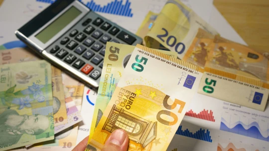 Az állampapír, ami alaposan lenyomta a részvénypiacot, az euró bevezetése pedig akár mennybe is viheti
