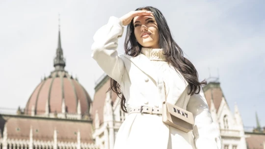 „Tudom, hogy sok munkahely van, ahol ezt nem lehet megtenni” – Kitti másokat is képviselve mondja el véleményét a politikáról, és szavazásra buzdítja a fiatalokat