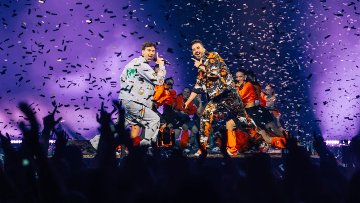 Hakni helyett kutya jó üzlet lett az Osbáth tesók rekordot hozó show-ja – a hét arénakoncert üzleti háttere Azahriah menedzserével