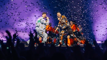 Hakni helyett kutya jó üzlet lett az Osbáth tesók rekordot hozó show-ja – a hét arénakoncert üzleti háttere Azahriah menedzserével