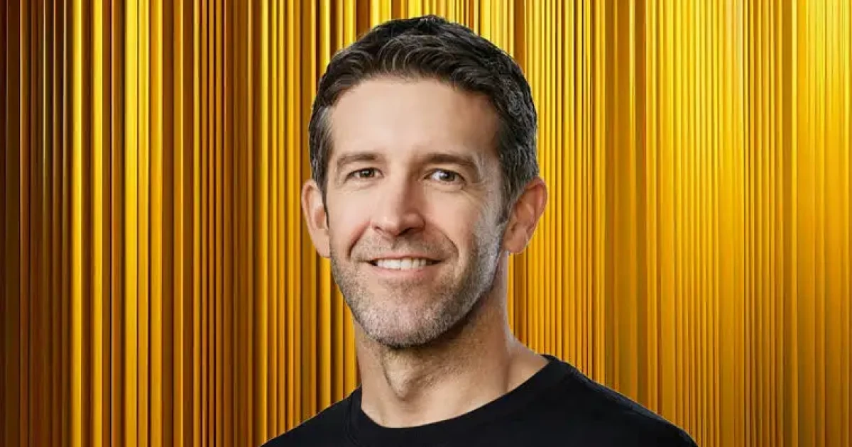 Megnevezte az Apple, ki lesz Tim Cook utódja