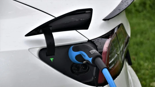 Egekbe szökő benzinárak miatt rekordot döntött az európai villanyautó-eladás