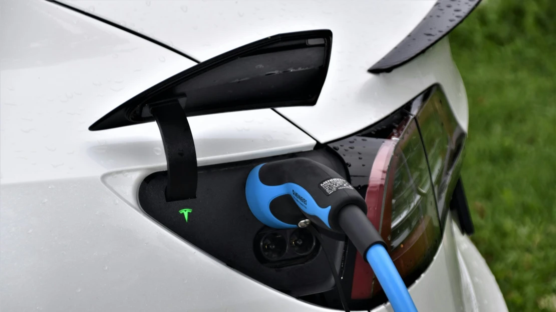 Egekbe szökő benzinárak miatt rekordot döntött az európai villanyautó-eladás