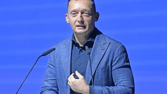 Milliárdok mentek el a választások előtt – Rogán minisztériuma bőkezűen osztott