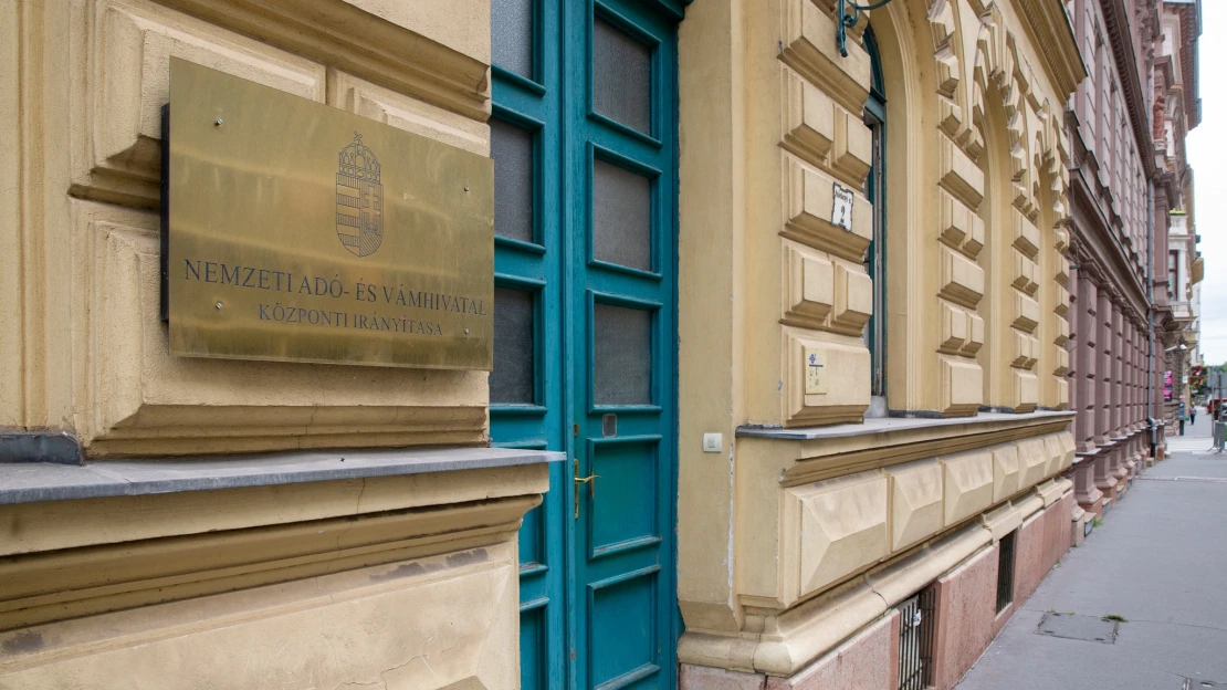 Újabb jel a pénzkimenekítésre? Kiderült, hány pénzmosásgyanús tranzakciót jelentettek a választás után