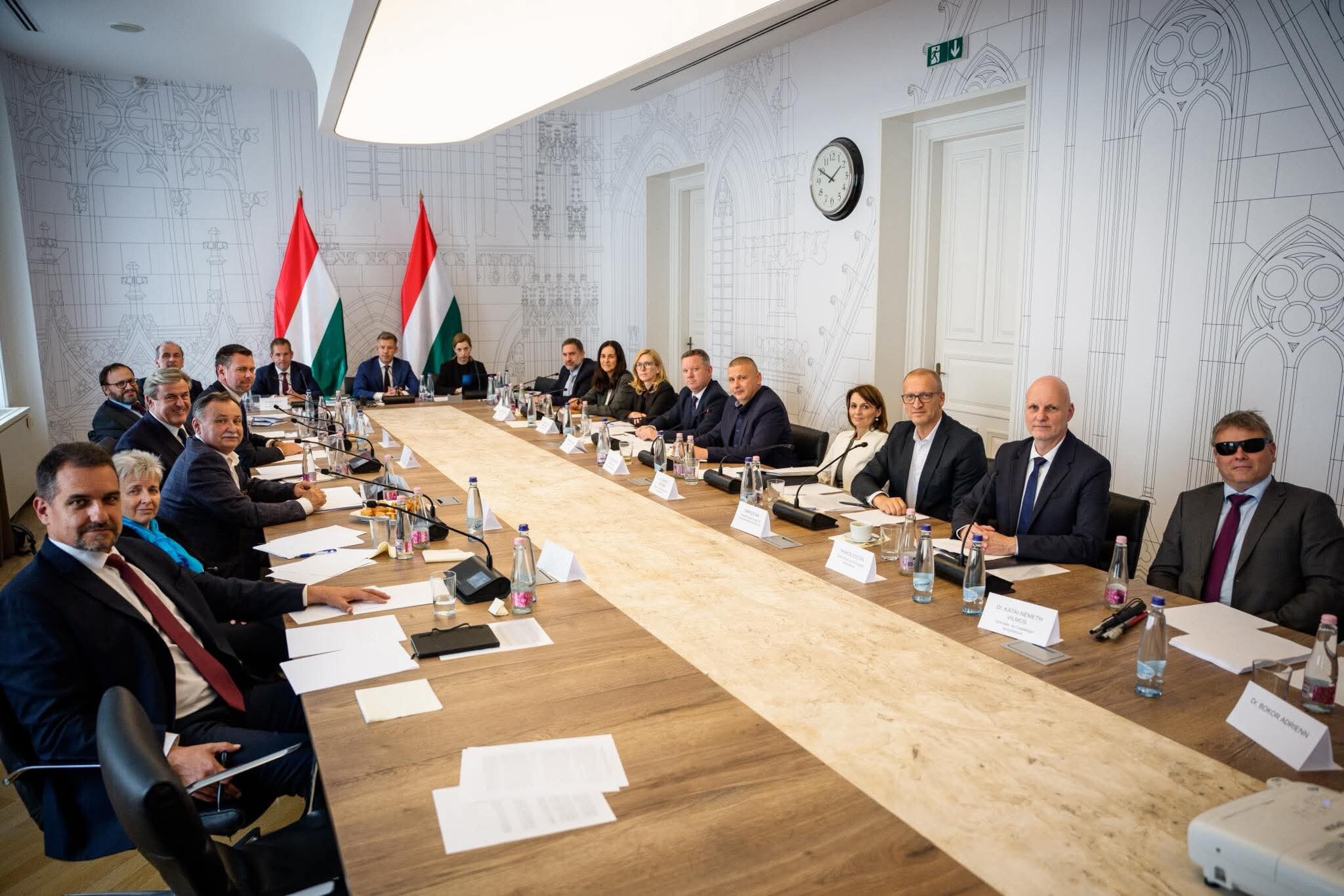 Vége a birodalomnak: így osztják szét a NER alapítványi vagyonát a Tisza-kormány minisztériumai