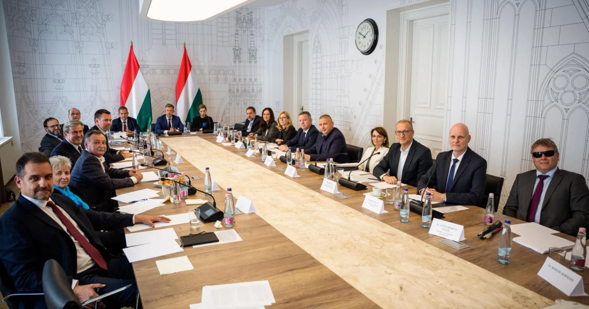 Nem Magyar Péter a legnépszerűbb politikus