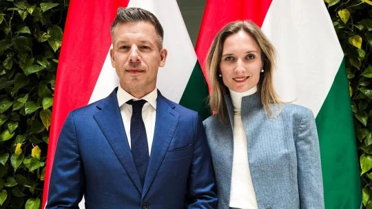 Bemutatta kabinetfőnökét Magyar Péter