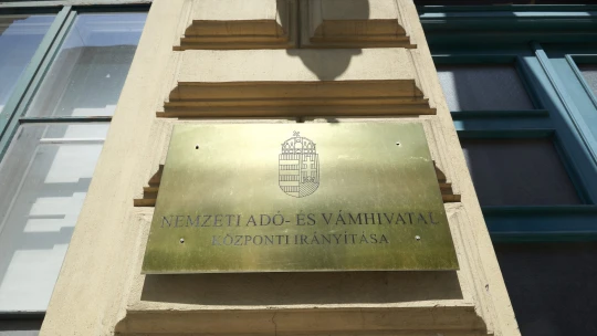 Váratlanul felmentették a NAV egyik vezetőjét, nagy port kavaró ügy állhat a háttérben