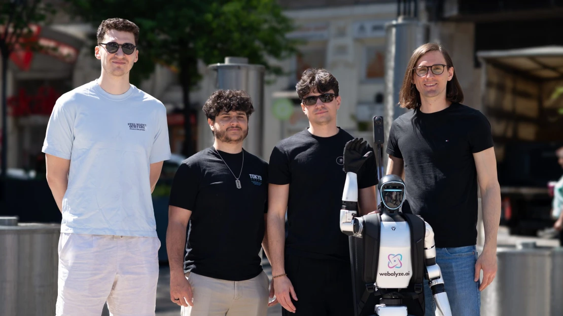 Az adat többé nem csak a nagyok kiváltsága: magyar csapat 18 millió forintos robotja járja Budapest és San Francisco utcáit, hogy plakátokat nézegessen