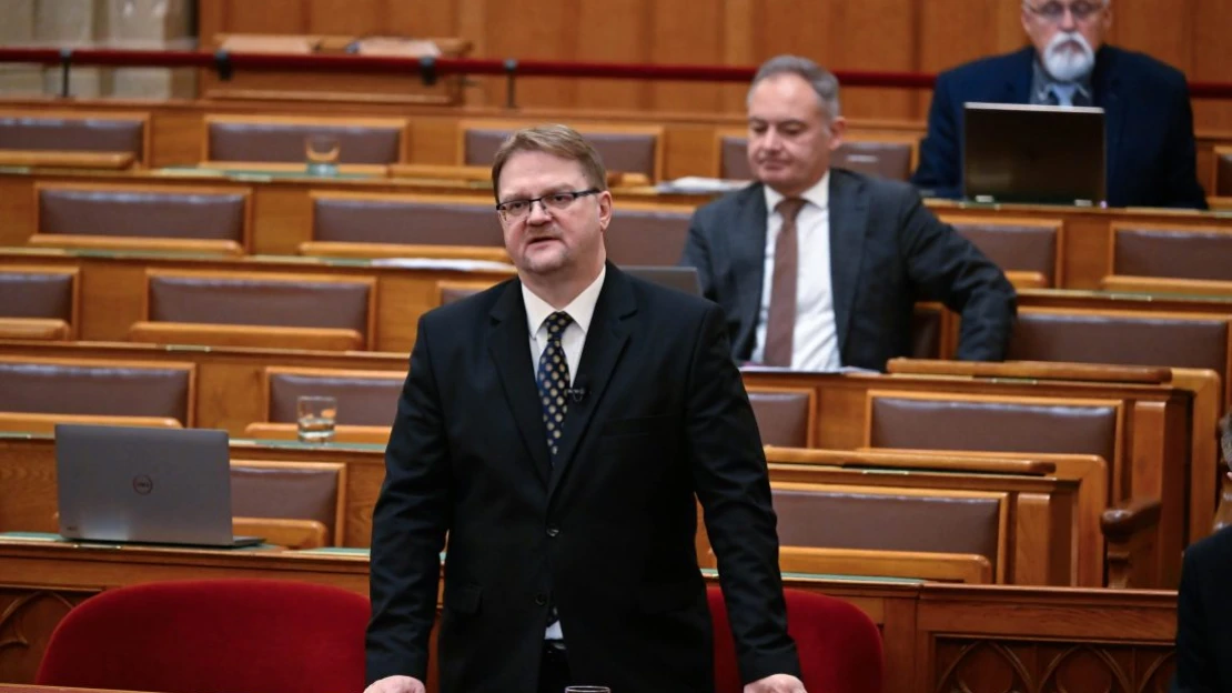 A Fidesz és Varga volt államtitkára, Répássy Róbert is reagált a kegyelmi ügyről kikerült részletekre
