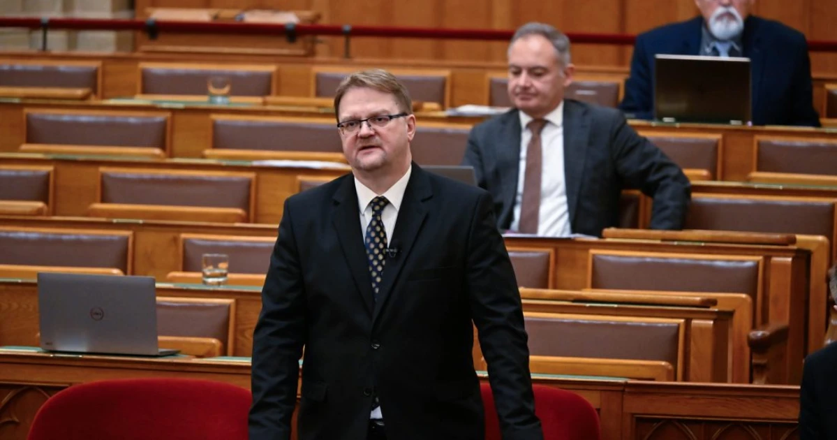 A Fidesz és Varga volt államtitkára, Répássy Róbert is reagált a kegyelmi ügyről kikerült részletekre