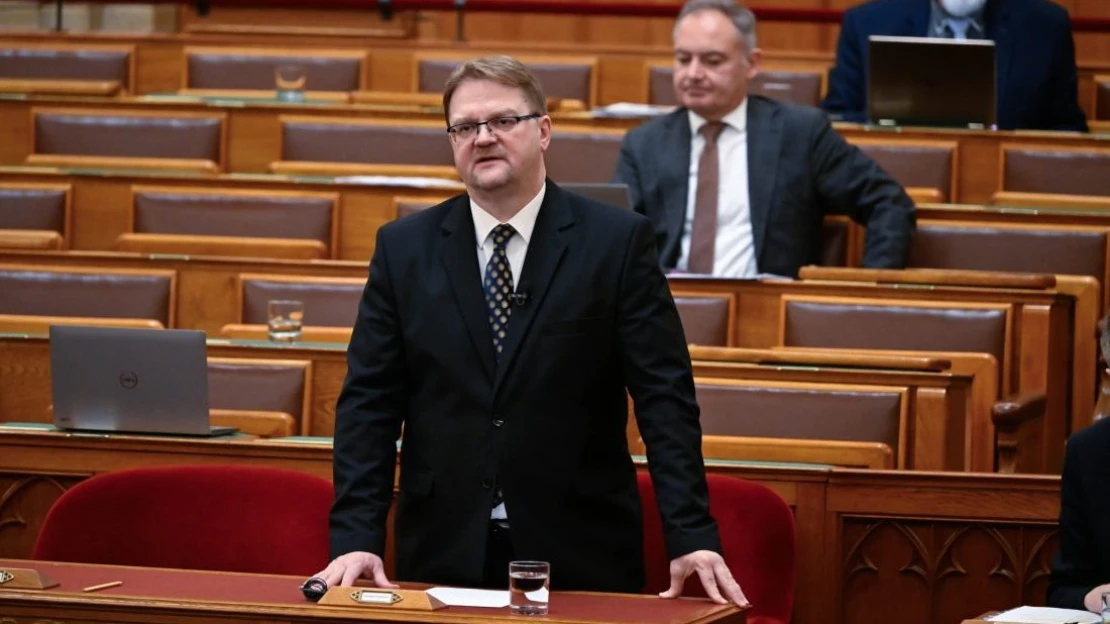 A Fidesz és Varga volt államtitkára is reagált a kegyelmi ügyről kikerült részletekre