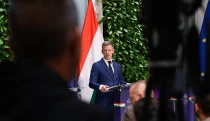 Paks 2., eltitkolt költségvetés, kegyelmi ügy: bejelentésdömping Magyar Pétertől