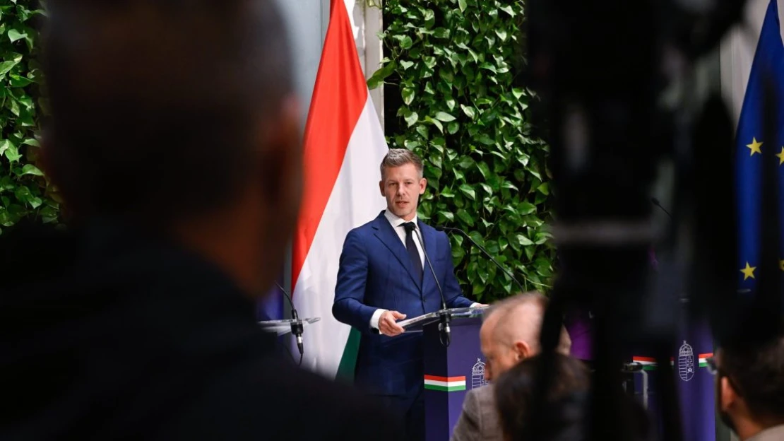 Magyar Péter: Többször is kikerülték a bejáratott szolgálati utat a kegyelmi ügyben, Varga nem tudhatta, mit ír alá