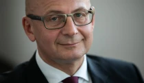 Ketten is reagáltak a miniszterelnök lemondási felszólítására
