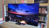 A nyári foci-vb-ig Magyarországra is elhozza a világ legkülönlegesebb tévéjét az LG, mutatjuk, mit tud