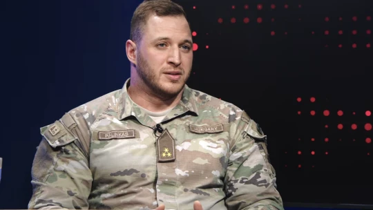 Egyszerre lépteti elő és fenyíti meg Pálinkás Szilvesztert a honvédelmi miniszter