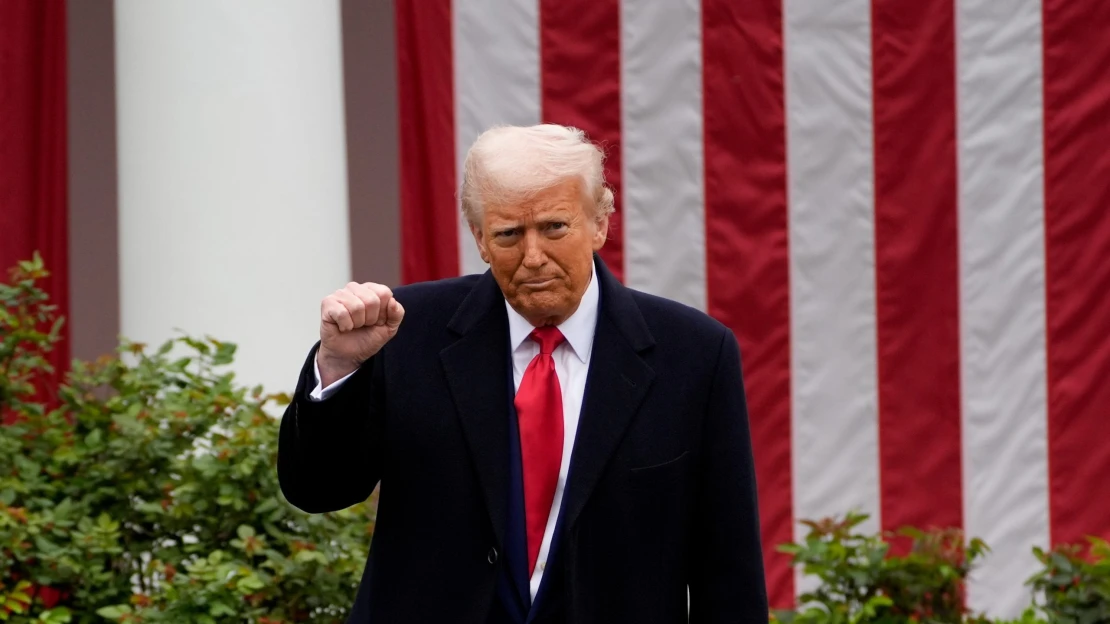 Trump a legújabb mániája miatt lényegében még a Fehér Házat is „ELLENSÉGNEK” bélyegezte