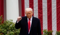 Már az MI-fejlesztők is a fékre lépnének, de Trump szerint minden rendben, csak egy „erős és okos” elnökre van szükség