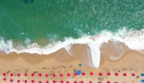 Túltolt szabályozás: ezért tiltják be a napernyőket egy olasz strandon