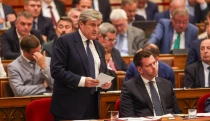 „Visszatérünk a normál piaci működéshez” – Kapitány István elárulta, mi jön a védett ár kivezetése után
