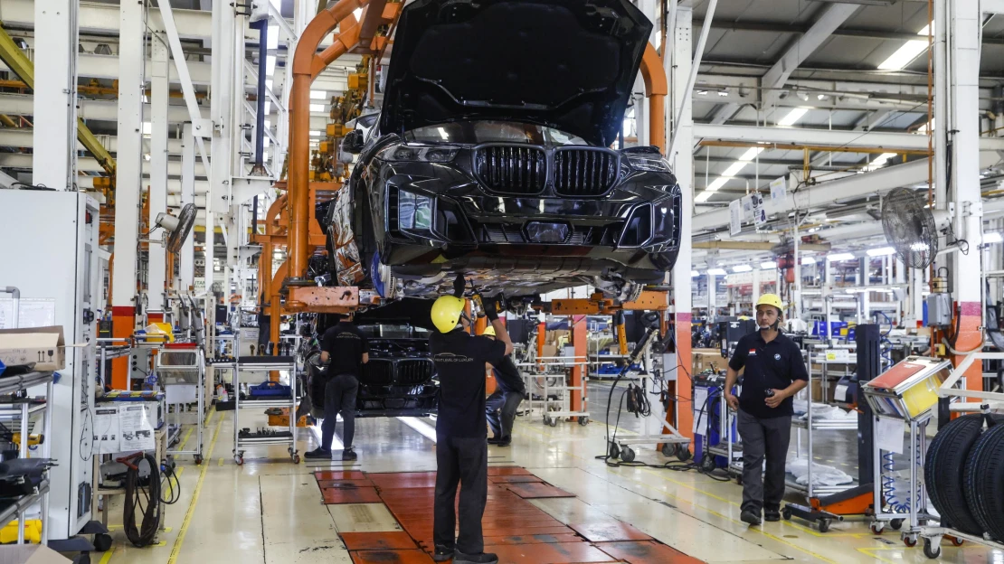 A Ferrari és a BMW elkezdi követni a Teslát és a kínaiakat, új autóipari trend bontakozik ki
