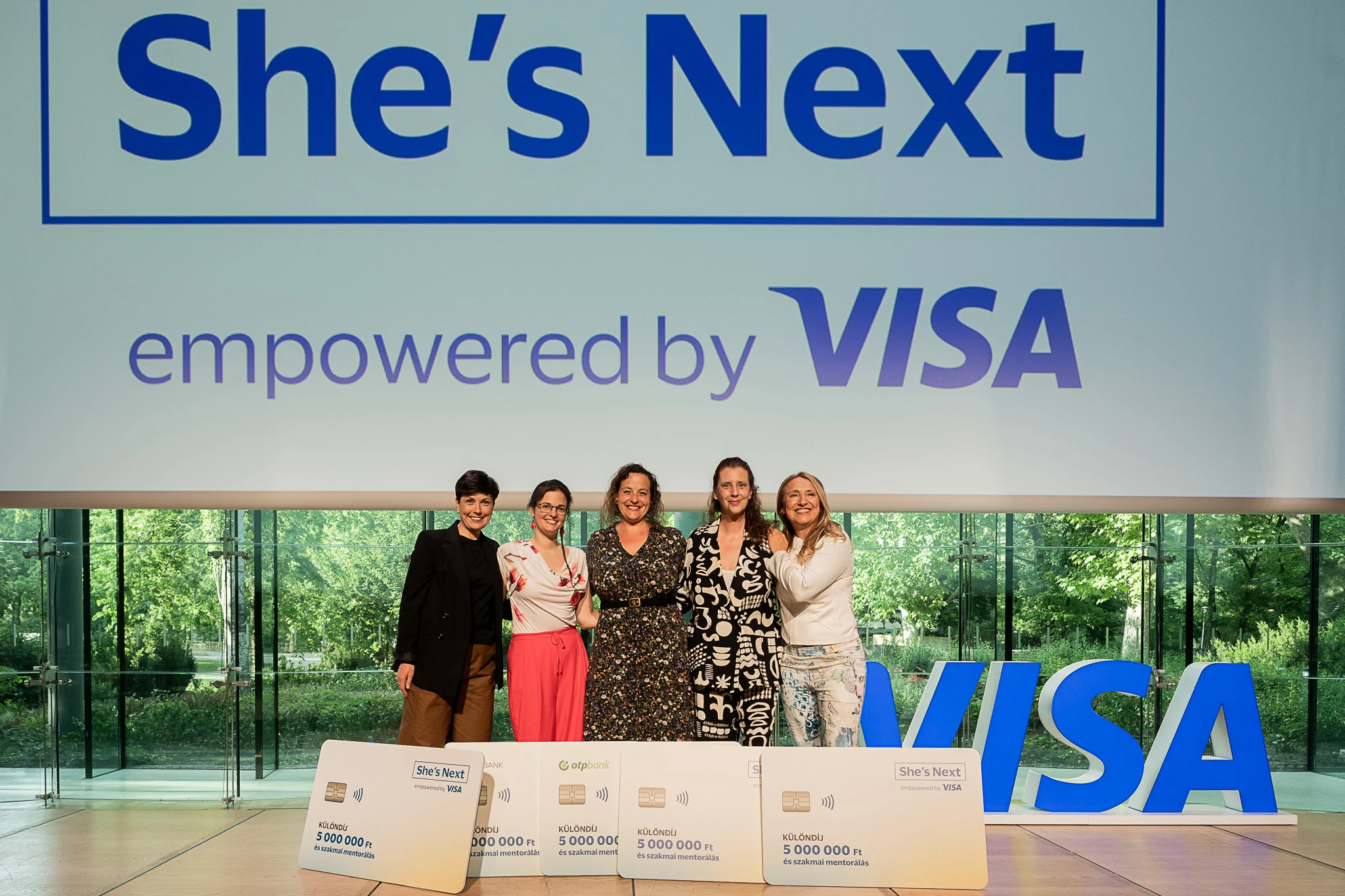 A felvirágoztatástól az állatreptetésig – Visa She’s Next