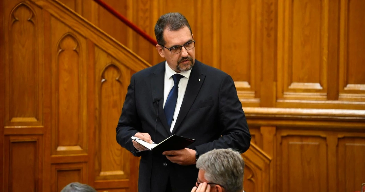 Miért szüntet meg és fizet vissza egy adót a Tisza?