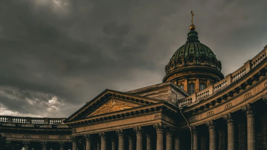 Dróntámadás rázta meg Putyin szülővárosát a gazdasági csúcs előtt: olajterminál lángolt Szentpéterváron