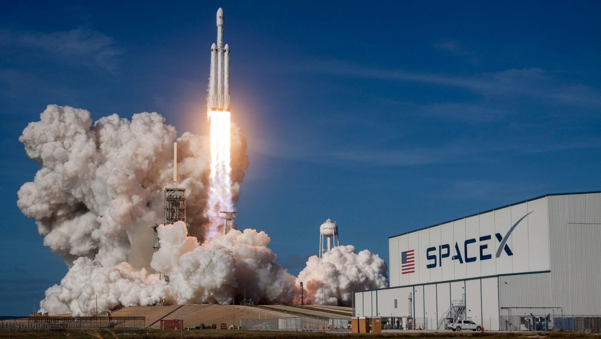 Itt vannak a célárak a SpaceX részvényére, szédületes számokkal rukkoltak elő a profik