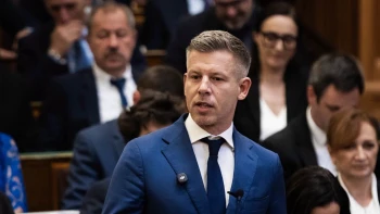 Ki nem találnád, kikhez kerülhetett a miniszterelnök személyi védelme, miután leköpték Magyar Pétert