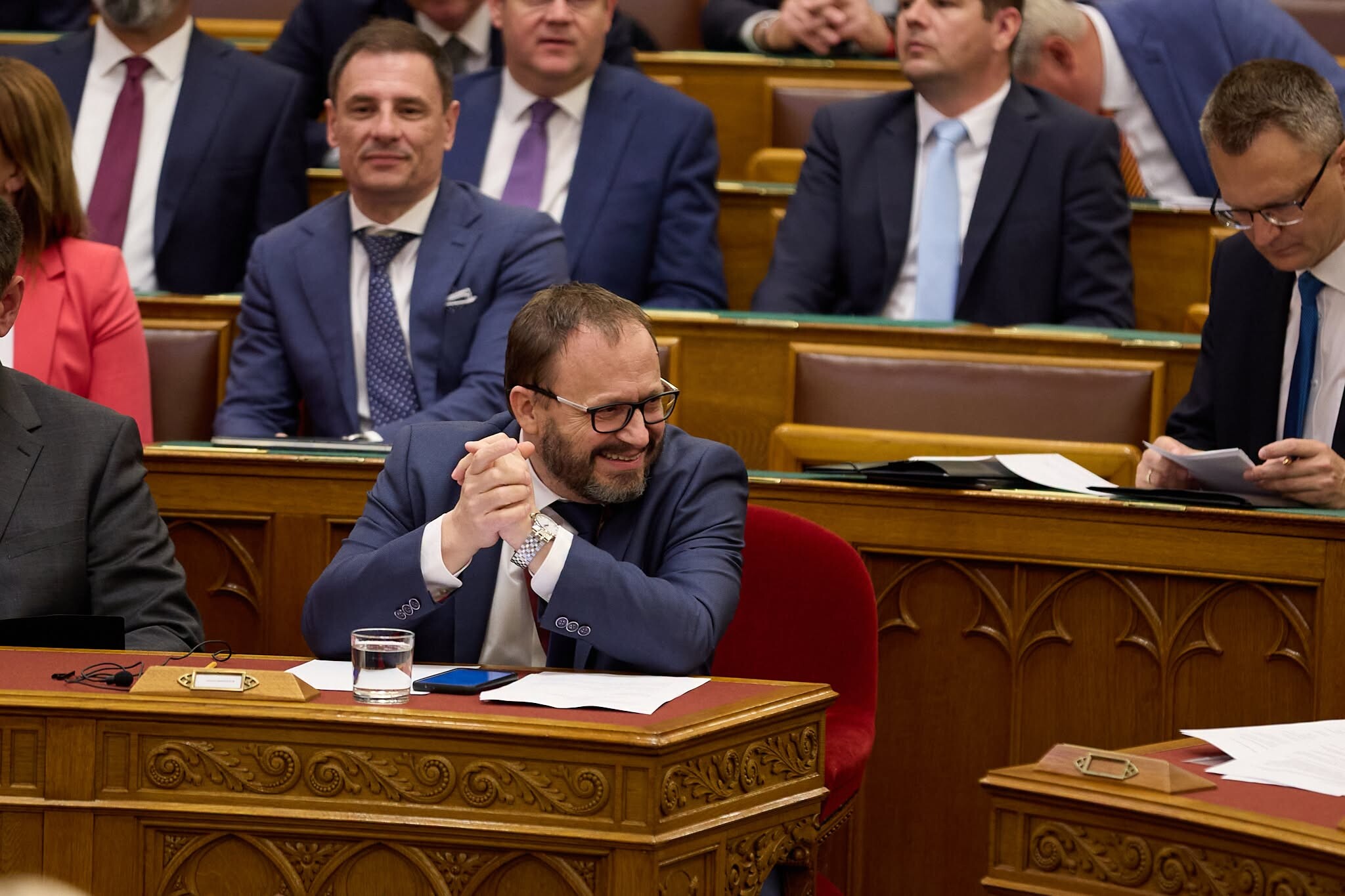 Látványosan csökkent a költségvetési hiány, de nehéz második félév vár Magyar Péterékre