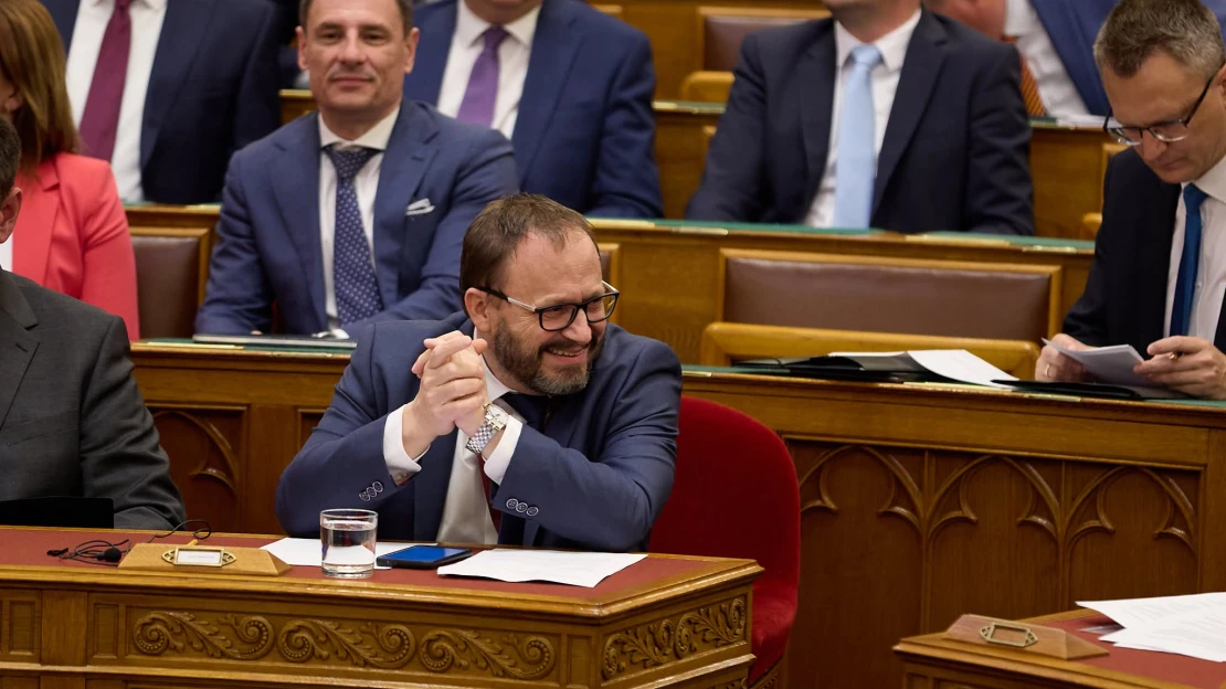 Látványosan csökkent a költségvetési hiány, de nehéz második félév vár Magyar Péterékre