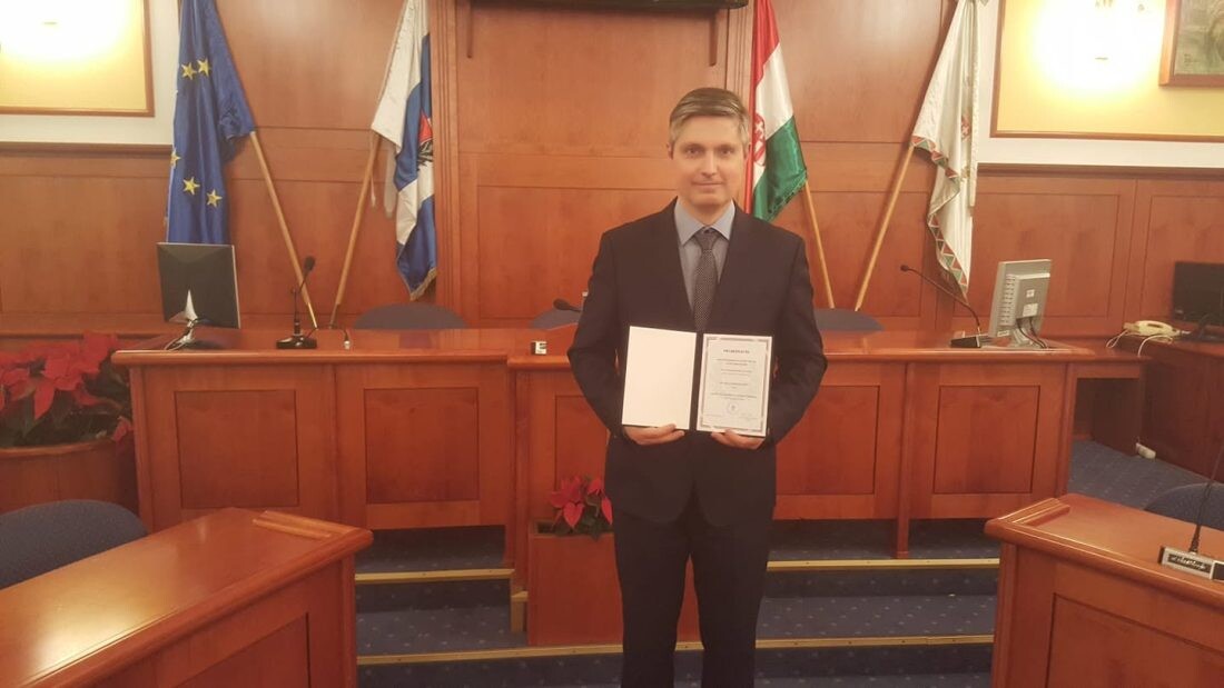 Egy alapítvány egyházi kiadványok sokszorosítására kapott pénzt, de nem az lett belőle