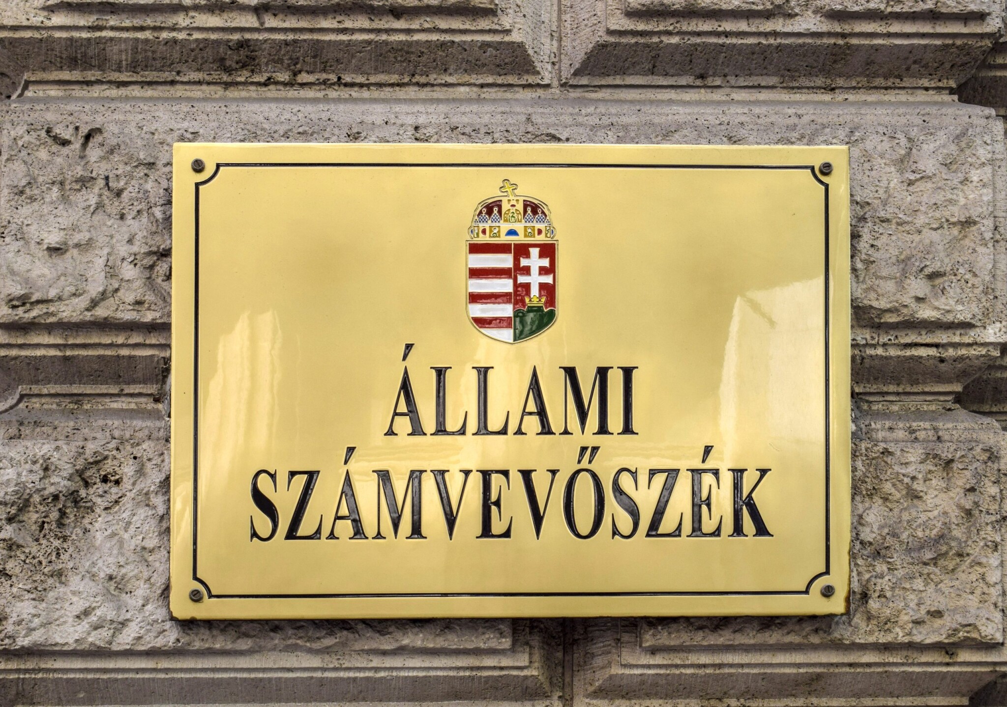 Költségvetési csalás gyanúja és milliárdos kifizetések miatt lépett az ÁSZ
