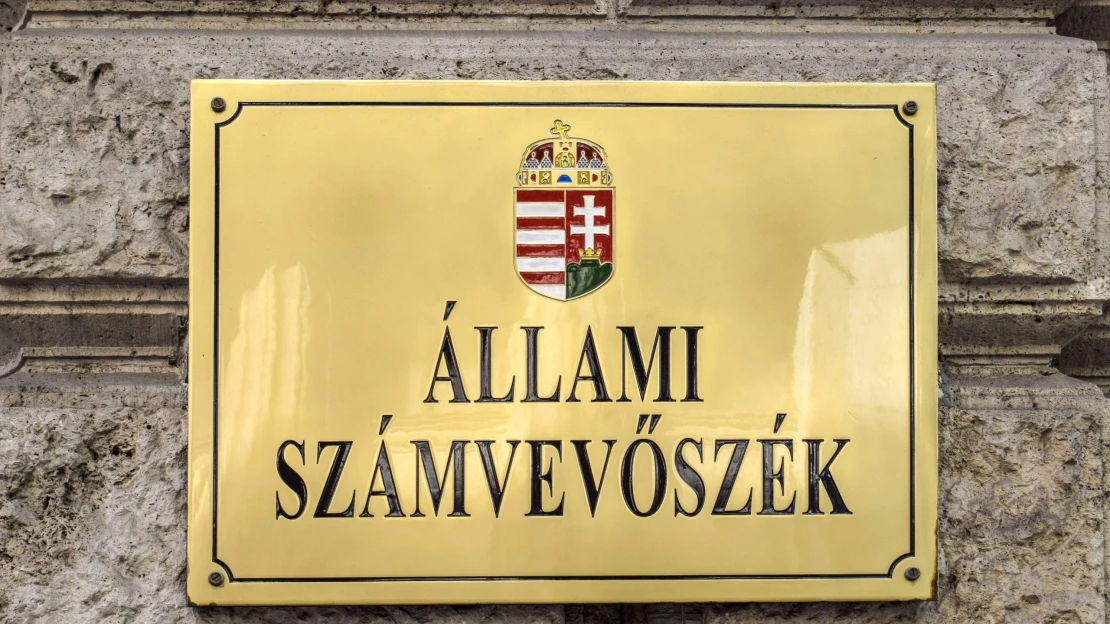 Költségvetési csalás gyanúja és milliárdos kifizetések miatt lépett az ÁSZ